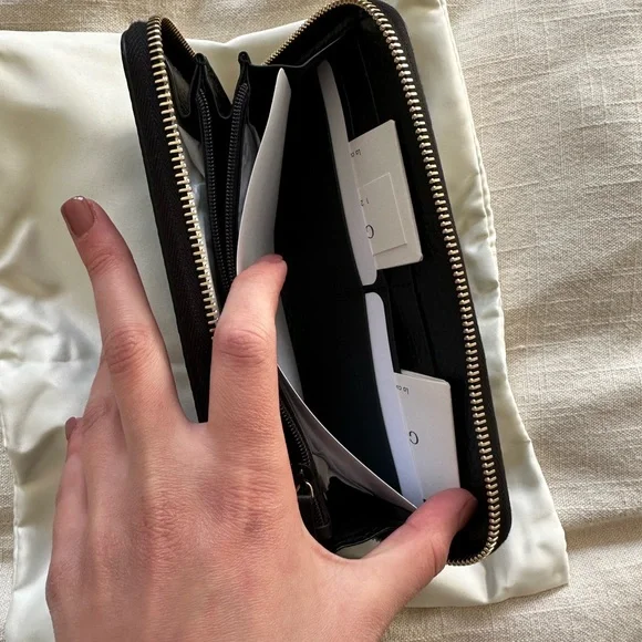 NEVER used before Gucci Marmont Leather zip around wallet - Picture 4 of 9